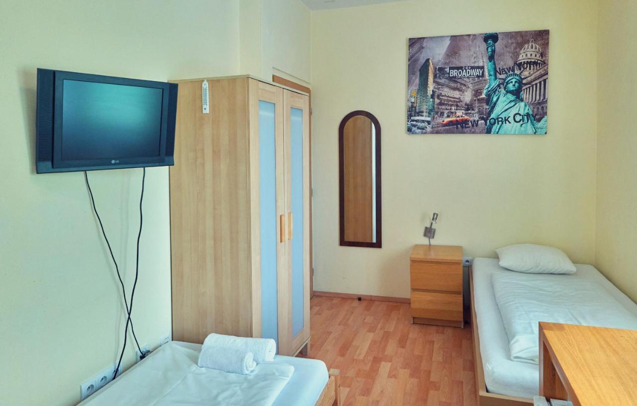 Penzion Fox Nemšová Exteriör bild