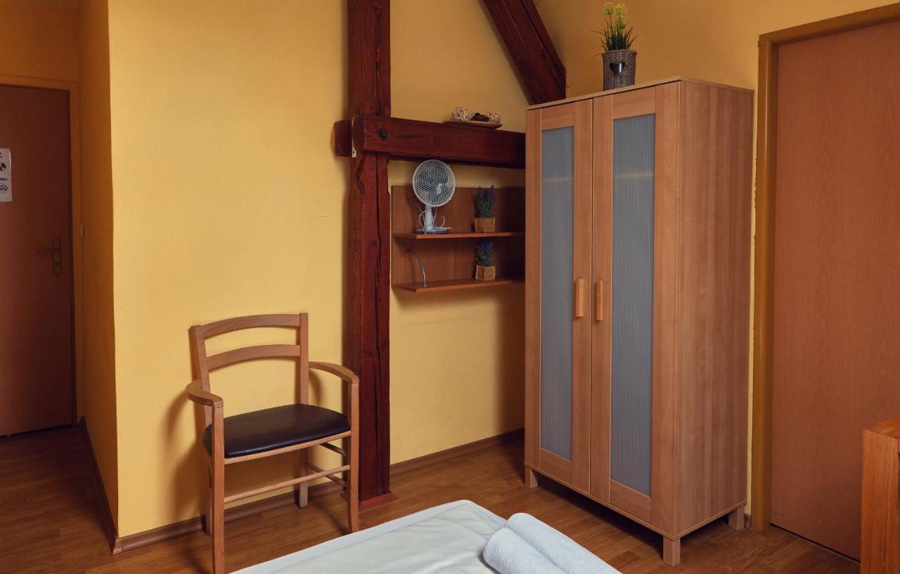 Penzion Fox Nemšová Exteriör bild