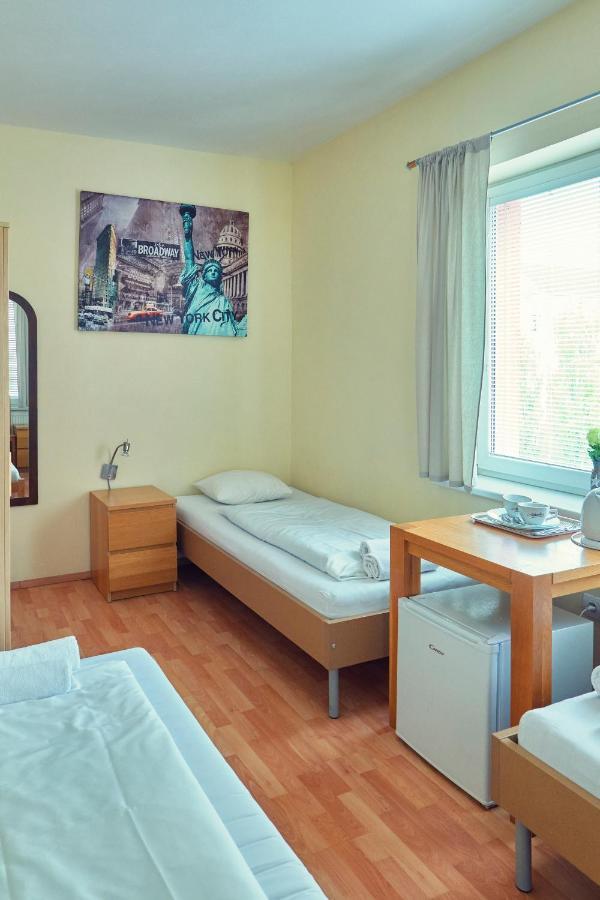 Penzion Fox Nemšová Exteriör bild